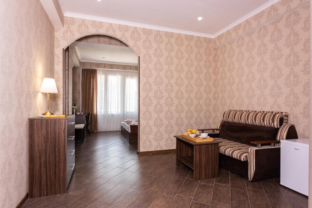 Hotel Nikopoli On Vodopadnaya 21А New Athos Buitenkant foto